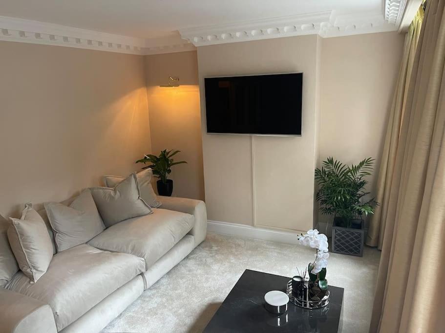 Newly Refurbished Apartment, Near Station & River London Eksteriør bilde